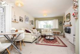3 bedroom, Semi-detached house for sale