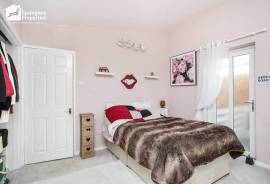 3 bedroom, Semi-detached house for sale