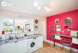 3 bedroom, Semi-detached house for sale