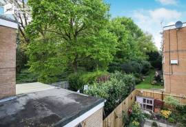 3 bedroom, Semi-detached house for sale