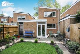 3 bedroom, Semi-detached house for sale
