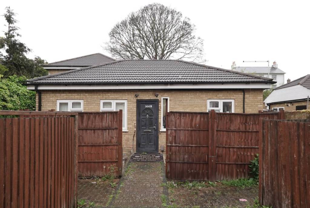2 bedroom, Bungalow for sale