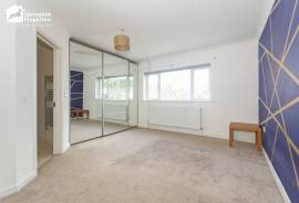 4 bedroom, Semi-detached house for sale