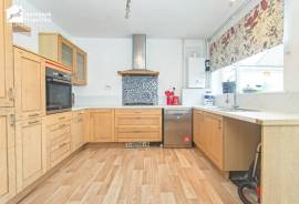 4 bedroom, Semi-detached house for sale