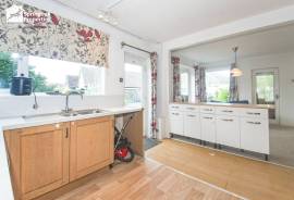 4 bedroom, Semi-detached house for sale