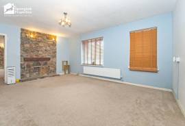 4 bedroom, Semi-detached house for sale