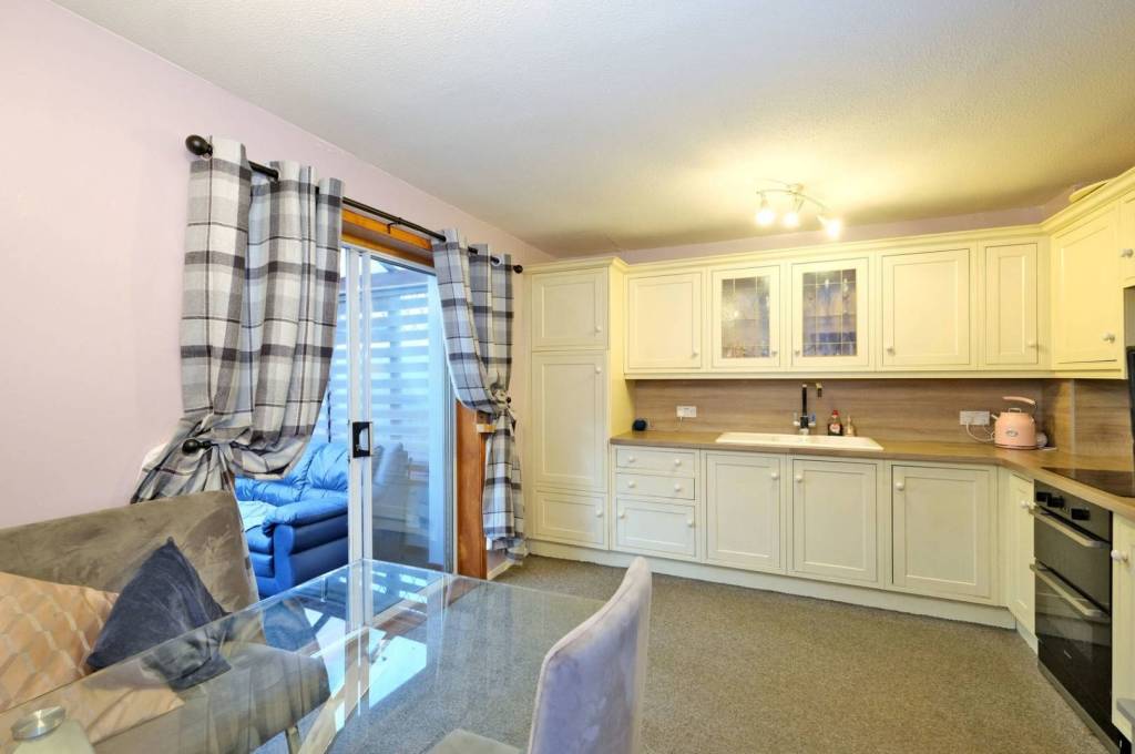 2 bedroom, Terraced House for sale