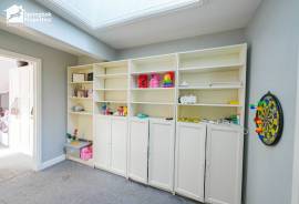 5 bedroom, Terraced House for sale