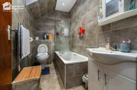 2 bedroom, Ground floor flat for sale