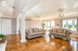 4 bedroom, Bungalow for sale