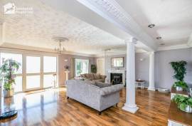 4 bedroom, Bungalow for sale