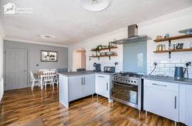 4 bedroom, Bungalow for sale