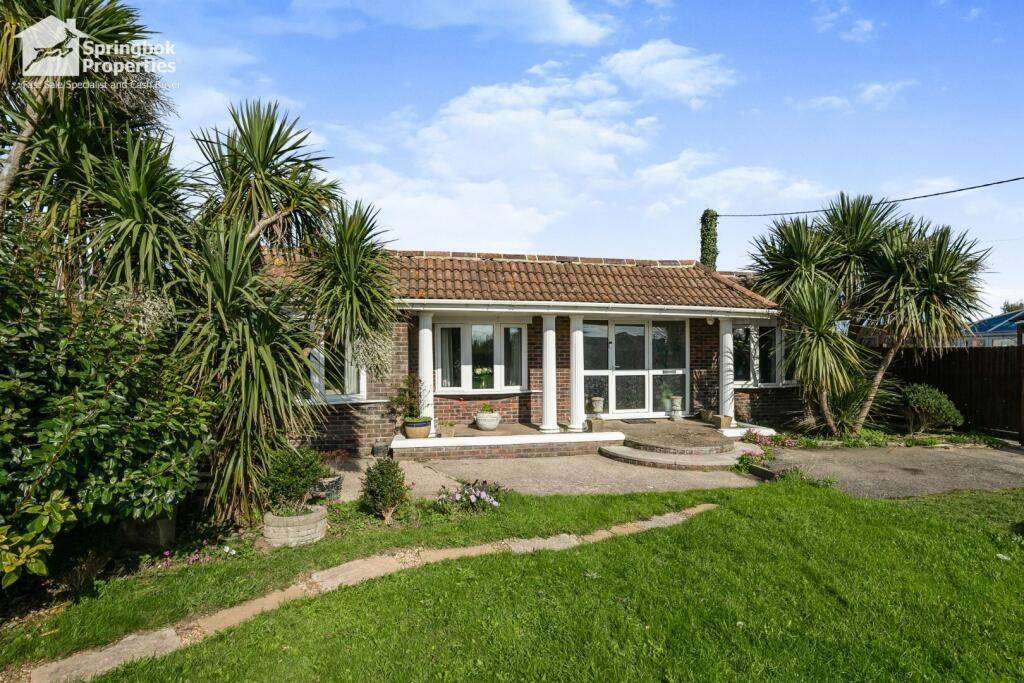 4 bedroom, Bungalow for sale