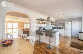 4 bedroom, Bungalow for sale