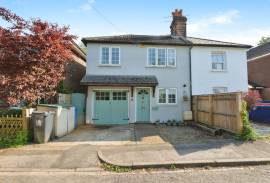 3 bedroom, Semi-detached house for sale