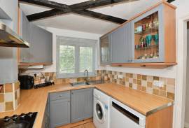 3 bedroom, Semi-detached house for sale