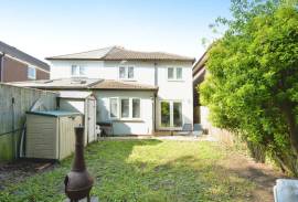3 bedroom, Semi-detached house for sale