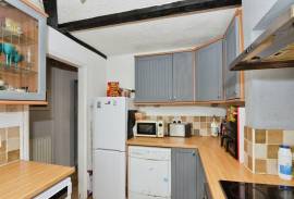 3 bedroom, Semi-detached house for sale