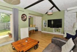 3 bedroom, Semi-detached house for sale