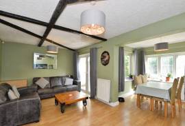 3 bedroom, Semi-detached house for sale