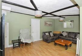 3 bedroom, Semi-detached house for sale