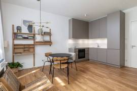 City Comfort: Unique 2-Room Home with Balcony between Ku'damm & Potsdamer Platz