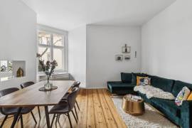 Elegant Fully Furnished 2-Room apartment next to Helmholtzplatz in Prenzlauer Berg