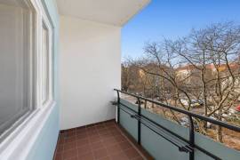 Exciting Renovation Opportunity: Bright 3-Room Apartment with Balcony & Parking near Schloss Charlottenburg