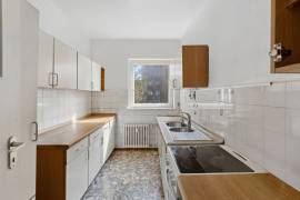 Exciting Renovation Opportunity: Bright 3-Room Apartment with Balcony & Parking near Schloss Charlottenburg