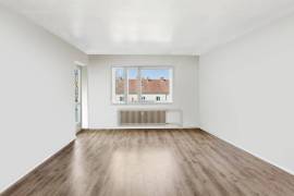 Exciting Renovation Opportunity: Bright 3-Room Apartment with Balcony & Parking near Schloss Charlottenburg