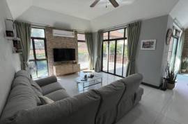 Royal Garden : Beautiful. Spacious 5 Bedroom Family Home