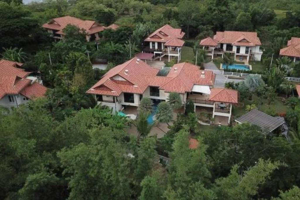 Royal Garden : Beautiful. Spacious 5 Bedroom Family Home