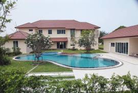 Luxury Two Story Mansion In Cha Am
