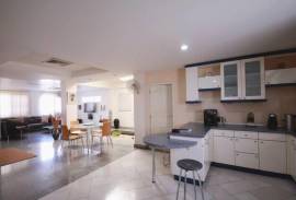 City center 3 bedroom villa walking distance from the beach