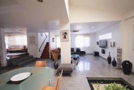 City center 3 bedroom villa walking distance from the beach