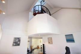 City center 3 bedroom villa walking distance from the beach