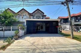 2 Story 3 Bed Townhouse Near City Center and Dinosaur Market For Sale
