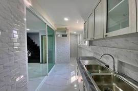 2 Story 3 Bed Townhouse Near City Center and Dinosaur Market For Sale