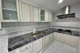 2 Story 3 Bed Townhouse Near City Center and Dinosaur Market For Sale