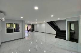 2 Story 3 Bed Townhouse Near City Center and Dinosaur Market For Sale