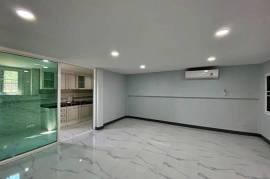 2 Story 3 Bed Townhouse Near City Center and Dinosaur Market For Sale