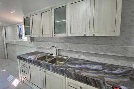 2 Story 3 Bed Townhouse Near City Center and Dinosaur Market For Sale