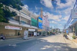 3 Storey Townhouse On Soi 94