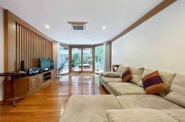 3 Storey 5 Bedroom Townhouse : Baan Suksamran