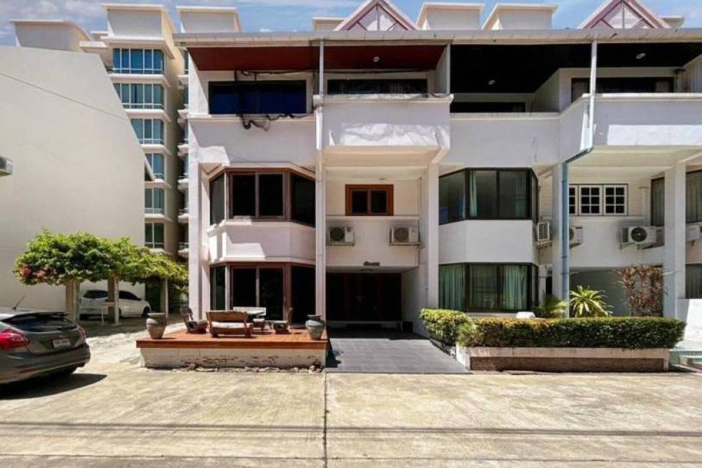 3 Storey 5 Bedroom Townhouse : Baan Suksamran