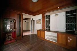 Prime Location : 2 Storey Townhouse On Soi Selakam