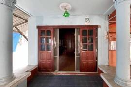 Prime Location : 2 Storey Townhouse On Soi Selakam