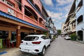 4 Storey Townhouse : 12 Bedroom Hotel On Soi 67