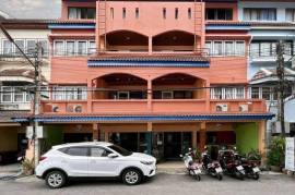 4 Storey Townhouse : 12 Bedroom Hotel On Soi 67