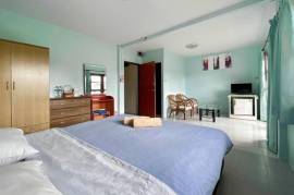 4 Storey Townhouse : 12 Bedroom Hotel On Soi 67